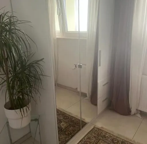 Schoene Naehe Duesseldorf Messe Und Flughafen * Duisburg