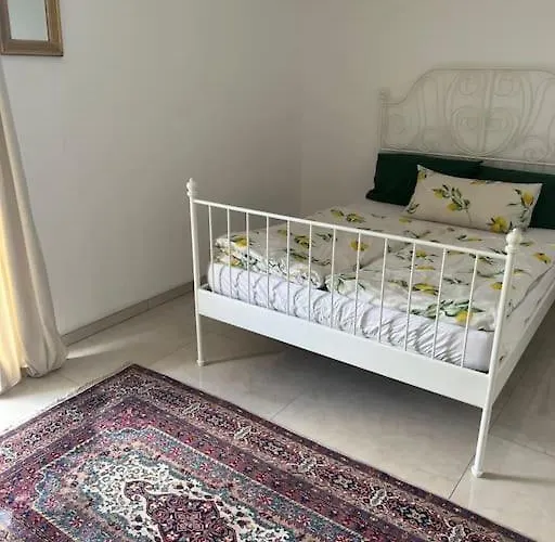 Schoene Naehe Duesseldorf Messe Und Flughafen Duisburg